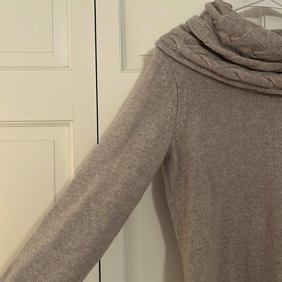 Grey Sweater from Banana Republic - Picture 3 of 4